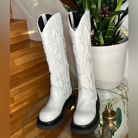 New JEFFREY CAMPBELL
Space Cowgirl Boots - Picture 3 of 6